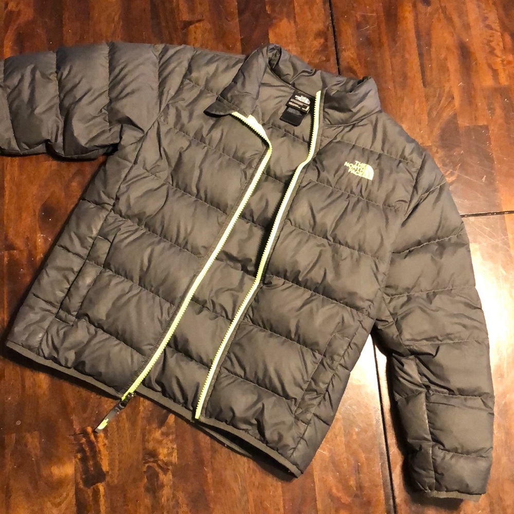 Boys North Face 550 jacket size M (10/12)